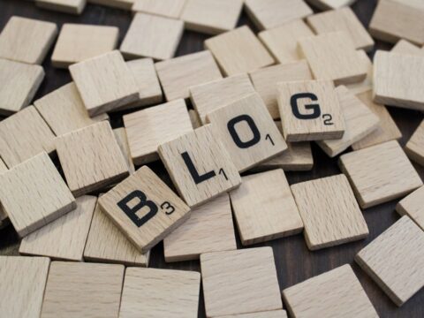 Building a Niche News Blog Using AI Content Curation and Fact-Checking Tools